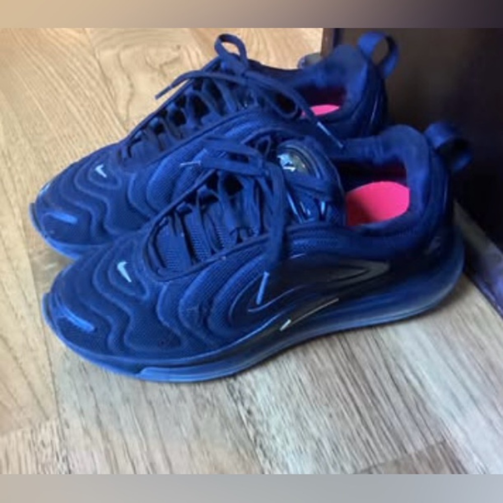 Nike air max 720 woman's triple black
Women: 6.5. Like new.